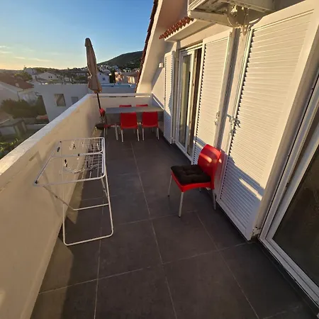 6m 50m To The Apartment Barbat na Rabu