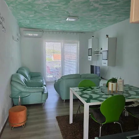 6m 50m To The Apartment Barbat na Rabu