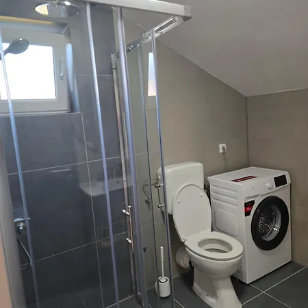 6m 50m To The Apartment Barbat na Rabu