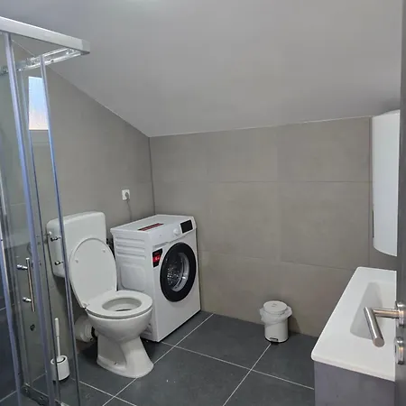 6m 50m To The Apartment Barbat na Rabu