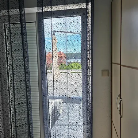 6m 50m To The Apartment